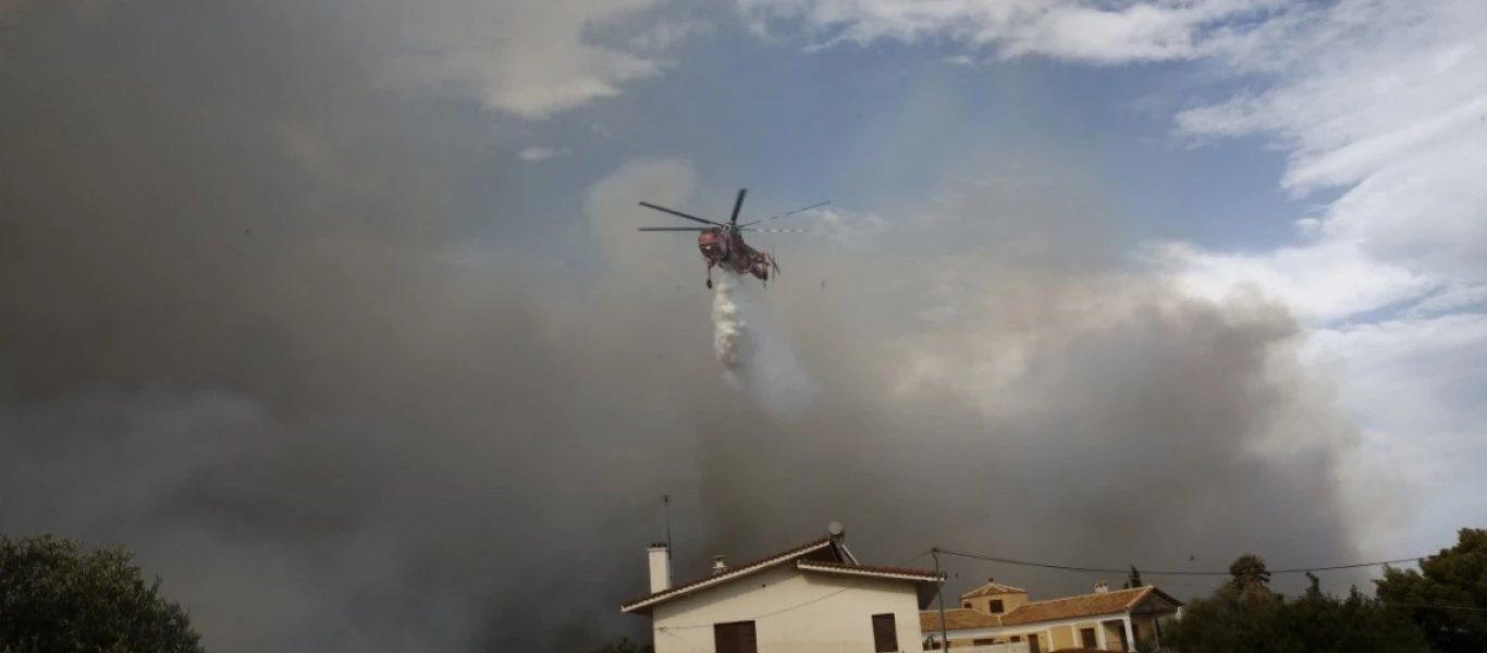 Για τρίτη μέρα οι πυρκαγιές καίνε Κινέτα και Καλλιτεχνούπολη